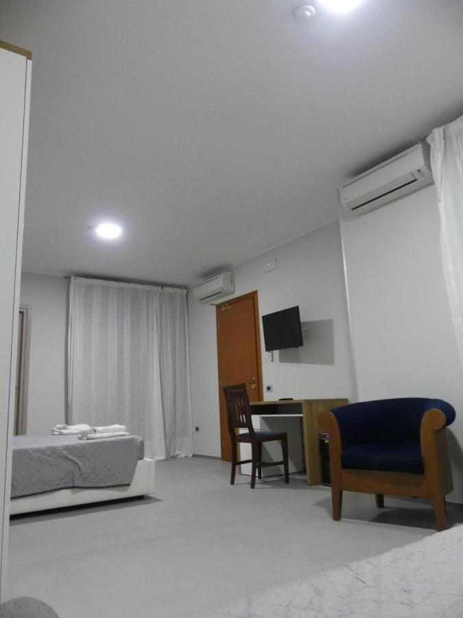 Albergo Piazza Risorgimento Порто-Чезарео Экстерьер фото