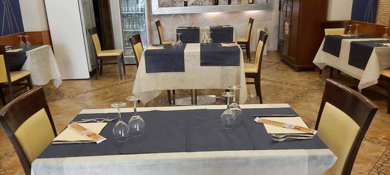 Albergo Piazza Risorgimento Порто-Чезарео Экстерьер фото