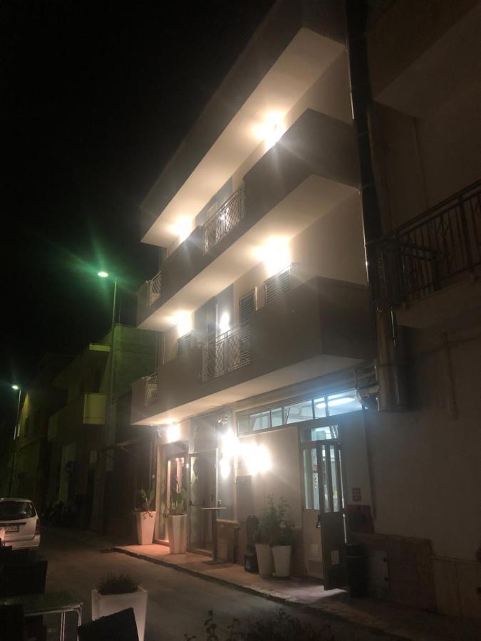 Albergo Piazza Risorgimento Порто-Чезарео Экстерьер фото